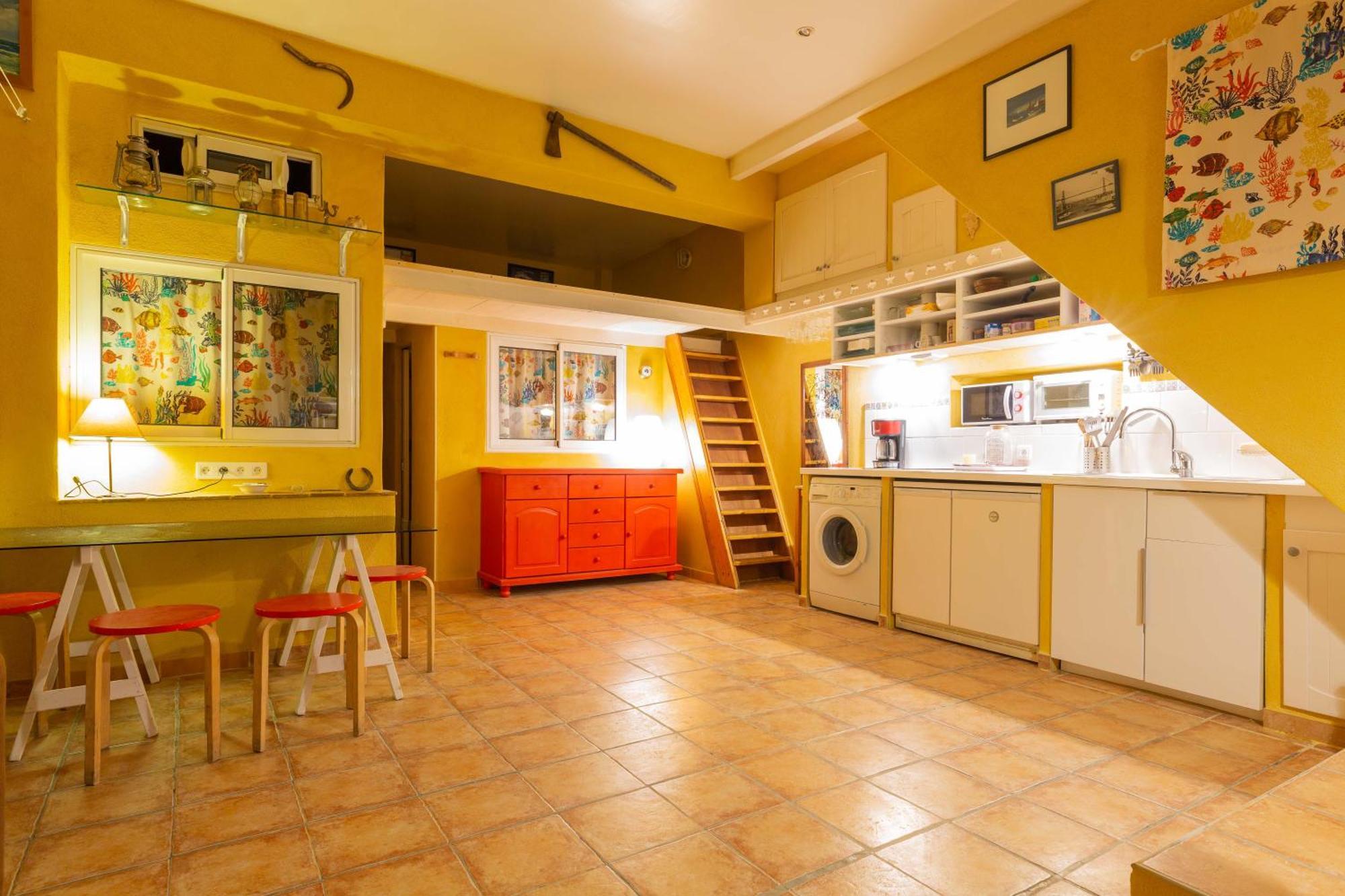 Dorm Hostel Camp Backpackers Марсилия Екстериор снимка
