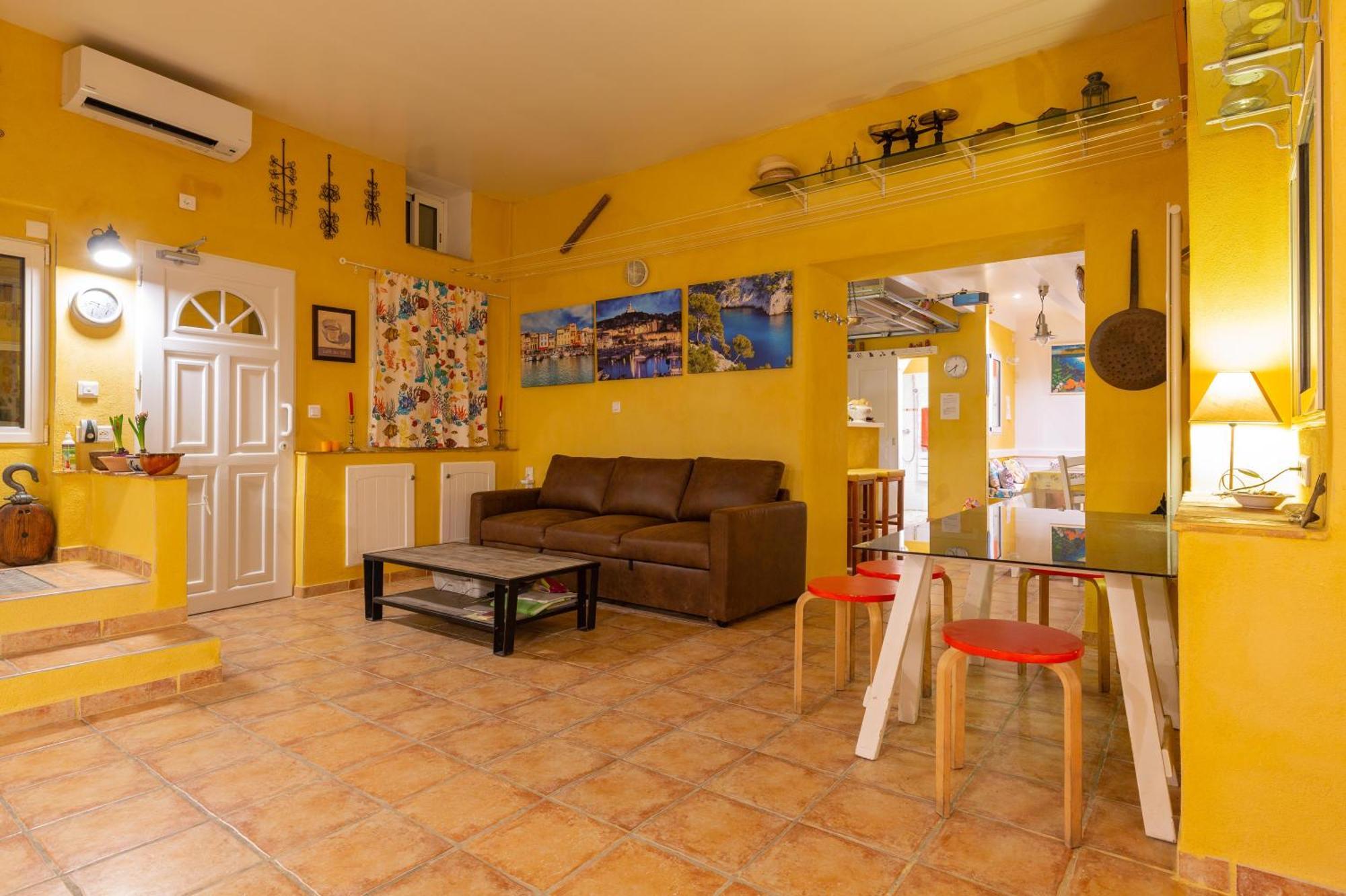 Dorm Hostel Camp Backpackers Марсилия Екстериор снимка